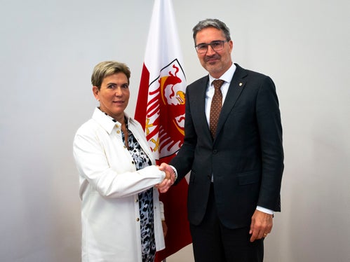 In ottobre, la caporedattrice uscente Heidy Kessler si era congedata dal presidente Arno Kompatscher (Foto. ASP/Fabio Brucculeri)