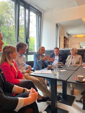 Landesrätin Magdalena Amhof informierte über die Bemühungen der Landesregierung, Menschen mit Behinderungen in den Arbeitsmarkt zu integrieren und ihnen eine angemessene Entlohnung zuzusichern. (Foto: LPA/Ressort Europa, Arbeit und Personal)