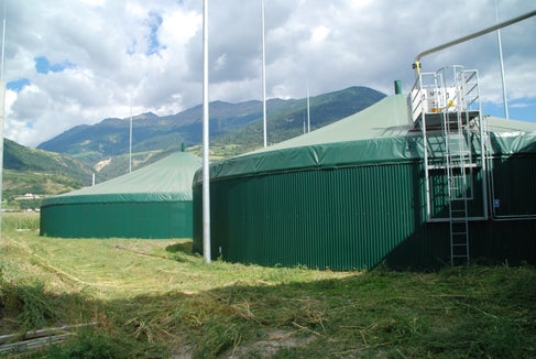 Rund 30 Anlagen produzieren in Südtirol Biogas und verwenden dieses zur Erzeugung von Strom und Wärme. Nun hat die Landesregierung neue Richtlinien zur Ausschüttung von Beiträgen für die Modernisierung und Erweiterung bestehender Biogasanlagen beschlossen. (Foto: Landesamt für Energie und Klimaschutz/Walter Haberer)