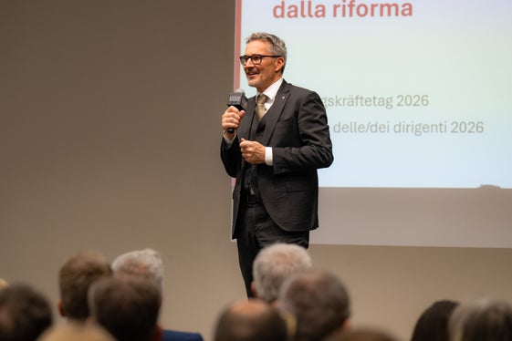 Gute Führung wirke sich nicht nur intern aus, sondern komme letztlich allen Bürgerinnen und Bürgern zugute, unterstrich Landeshauptmann Arno Kompatscher beim Führungskräftetag der Landesverwaltung. (Foto: LPA/Manuela Tessaro)