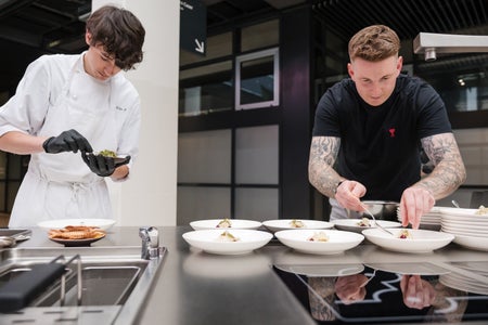 “Euregio pra mëisa” uel purté l’ert culinera sot ai refletëures, mustré su si mpurtanza ti trëi raions dl’Euregio y renfurzé la cunlaurazion danter la lies di cueghes. (Foto: USP/Bernhard Aichner)