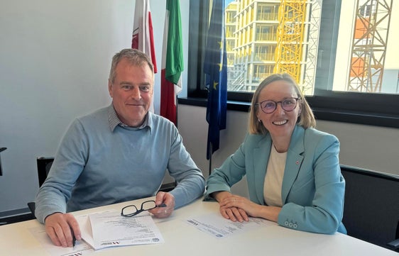 Il presidente Horst Pichler ha discusso con l'assessora provinciale Magdalena Amhof delle modalità con cui il titolo di maestro professionale può essere riconosciuto anche all'interno dell'Amministrazione provinciale. (Foto: USP/Theodora Huber)