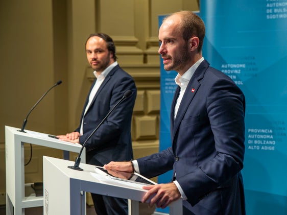 Nella loro conferenza stampa, l'assessore provinciale Achammer e il segretario di Stato austriaco per la Digitalizzazione Tursky hanno sottolineato l'importanza delle competenze digitali (Foto: ASP/Fabio Brucculeri) 