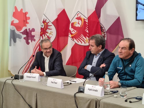 A sinistra di Theurl e Corradini il direttore del Museo storico del Trentino, Giuseppe Ferrandi. (Foto: Euregio)