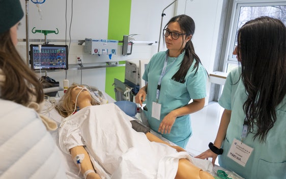 Wer eine Ausbildung für Gesundheitsberufe macht, erhält finanzielle Unterstützung vom Land. Die Landesregierung hat auf Vorschlag von Gesundheitslandesrat Hubert Messner für diese Beihilfen einheitliche Regeln festgelegt. (Foto: LPA/Fabio Brucculeri)