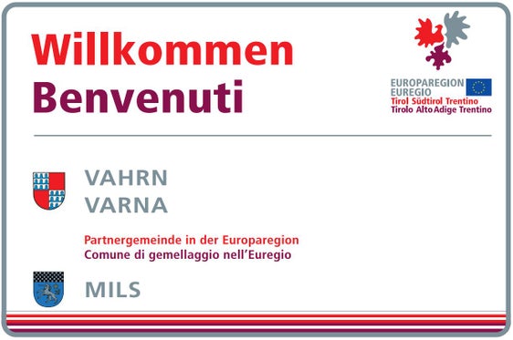 So sehen die Euregio-Willkommensschilder aus, mit denen die Euregio auf die Bedeutung der Gemeinden für die Europaregion sowie den Wert von Euregio-Gemeindepartnerschaften untermauern will. (Foto: Euregio)