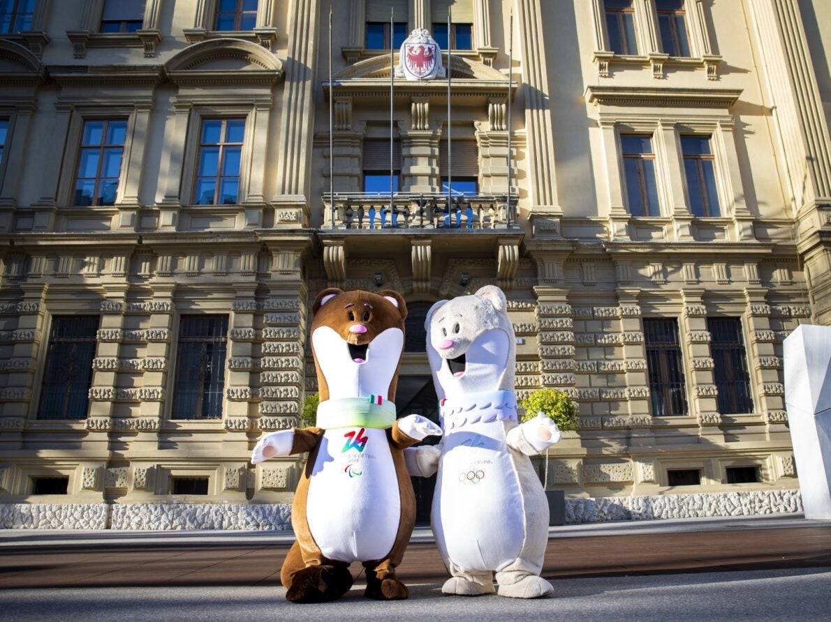 Die offiziellen Maskottchen von Milano Cortina 2026 sind zwei süße Hermeline namens Milo und Tina. (Foto: LPA/Fabio Brucculeri)
