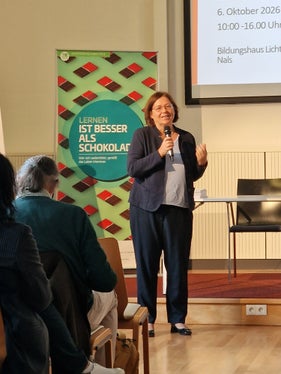 Wir starten nicht bei null: Bereits in den 1990er-Jahren hat die Südtiroler Weiterbildung eine Qualitätsoffensive gestartet, und ein Großteil der Einrichtungen ist zertifiziert. m Vergleich mit Österreich und der Schweiz möchten wir prüfen, was wir noch verbessern können, unterstrich Amtsdirektorin Anika Michelon. (Foto: LPA/Amt für Weiterbildung und Sprachen)