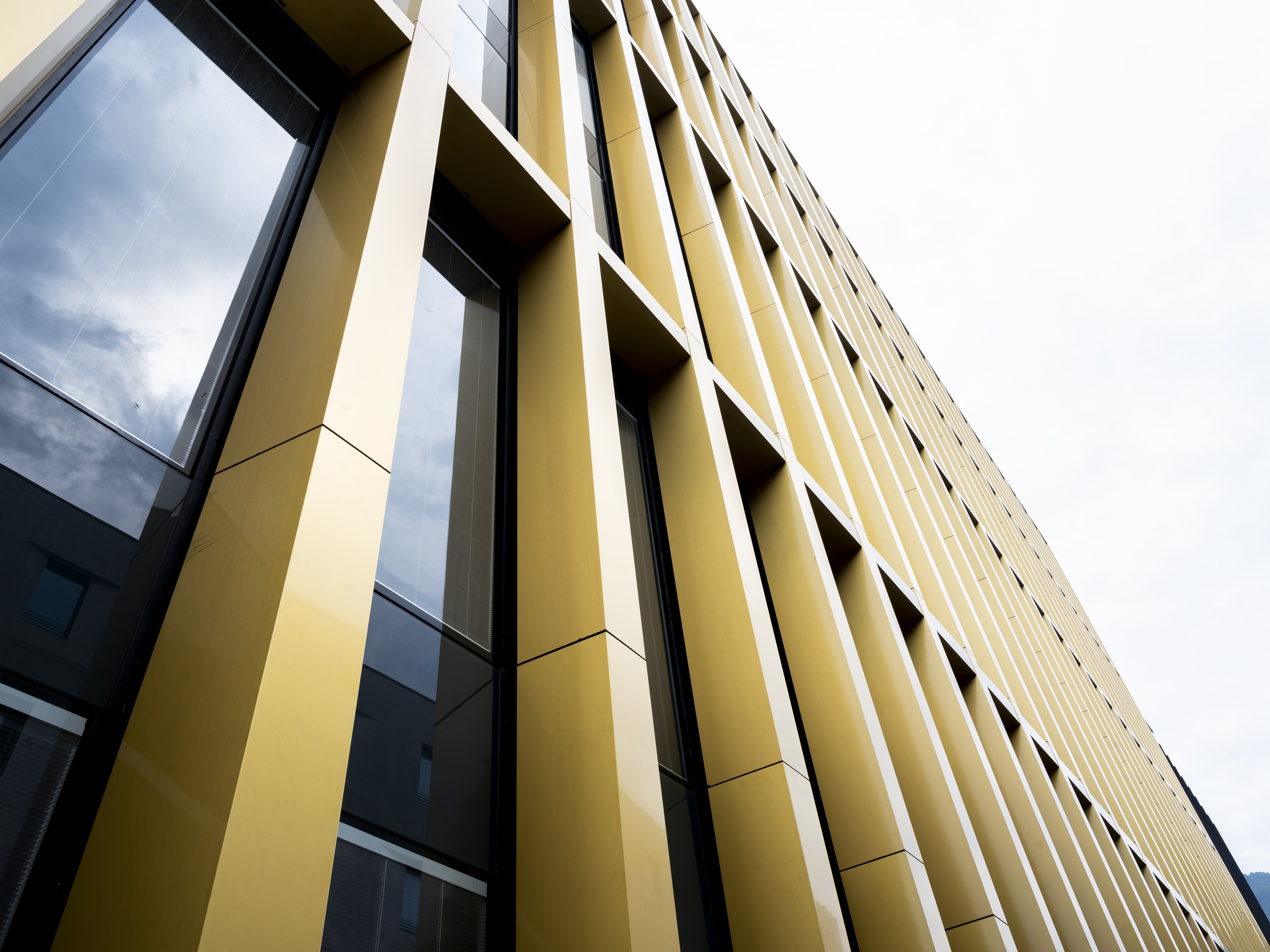 Ecco come si presenta il nuovo Palazzo del personale in via Renon 5 a Bolzano (Foto: ASP/Manuela Tessaro)