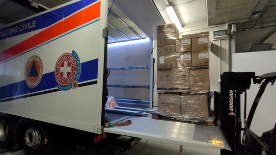 Un camion carico di medicinali essenziali è partito oggi dall'Alto Adige per portare aiuto in Ucraina (Foto: Croce Bianca/ASP/Protezione civile) 