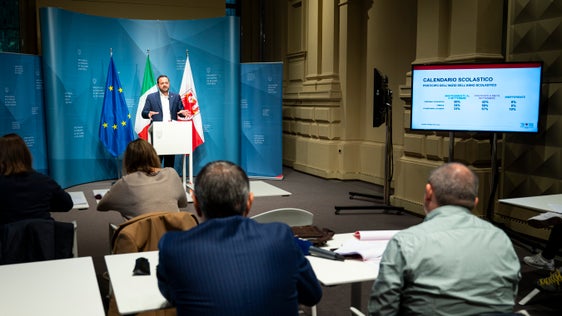 Il vicepresidente Marco Galateo ha illustrato oggi i punti principali emersi dal questionario&nbsp;“Sistema Scuola Italiana”, il processo di valutazione/autovalutazione che vuole porre in evidenza alcuni punti chiavi del sistema scolastico altoatesino. (Foto: USP/Fabio Brucculeri)