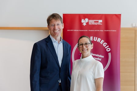 Innovationspreis, 1. Platz: Martin Schwarz und Eva Littringer vom Unternehmen RevIVe MedTech aus Kufstein (Foto: EFA/Philipp Huber)