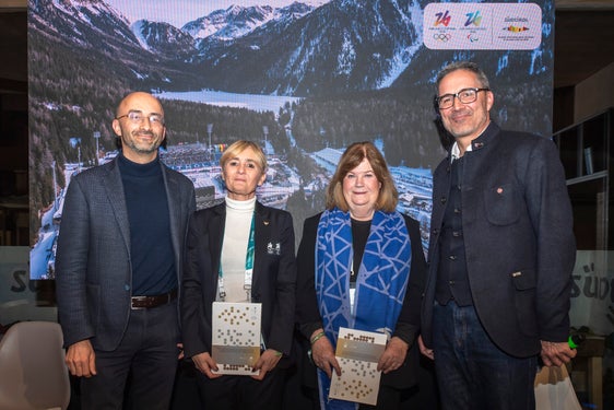 Sie sprachen über die Begeisterung des Antholzer Tales für den Biathlon (von links): Bürgermeister Thomas Schuster, Diana Bianchedi, Gunilla Lindberg und Arno Kompatscher. (Foto: LPA/Othmar Seehauser)