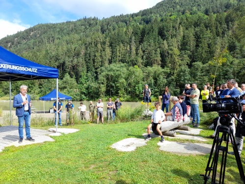 Al termine dei lavori nel biotopo Ilistra lungo la Rienza, oggi (29 luglio) inaugurazione ufficiale con gli assessori provinciali Schuler (nella foto), Hochgruber Kuenzer e  Alfreider (Foto: ASP/Maja Clara)