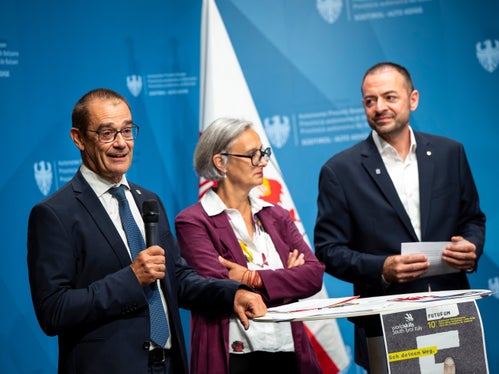 Generalsekretär Alfred Aberer vertritt die Handelskammer Bozen als stolzen Partner der Futurum, die zeitgleich stattfindende Landesmeisterschaft der handwerklichen, digitalen und technischen Berufe WorldSkills South Tyrol Italy 2025 ermögliche es zudem Berufen über die Schulter zu schauen und damit greifbar zu machen. (Foto: LPA/Fabio Brucculeri)