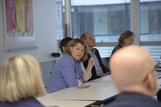 Landesrätin Rosmarie Pamer hat bei der jüngsten Sitzung des Familienbeirates unter anderem über die anstehende Überarbeitung der Finanzierungskriterien der Sommer- und Ferienbetreuung informiert. (Foto: LPA/Hannes Wisthaler) 