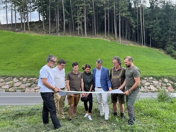 In St. Lorenzen soll am Kniepass die erste Wildtierbrücke oder Grünbrücke Südtirols gebaut werden. Das Vorhaben wird am 25. November 2024 vorgestellt. (Foto: LPA/Südtiroler Jagdverband)