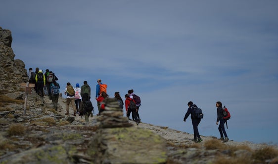 Das Glaziologie-Camp richtet sich an naturwissenschaftlich interessierte Schülerinnen und Schüler der höheren Klassen und fand in diesem Jahr erstmals in Zusammenarbeit aller drei Bildungsdirektionen statt. (Foto: LPA/Giuliano Bertagna)