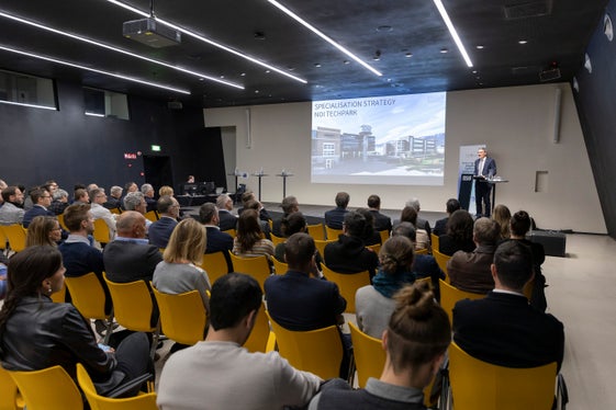 Die Spezialisierungsstrategie, die der NOI Techpark aufbauend auf die regionale Innovationsstrategie des Landes - die sogenannte RIS3-Strategie - in einem Beteiligungsprozess mit Unternehmen, Forschungsinstituten und Stakeholdern entwickelt hat, wurde heute Mittag vorgestellt. (Foto: NOI Techpark)