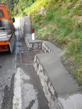 I lavori in diversi punti della strada provinciale garantiscono una migliore visione d'insieme ed una maggiore sicurezza (Foto: ASP/Servizio strade Val d'Isarco)