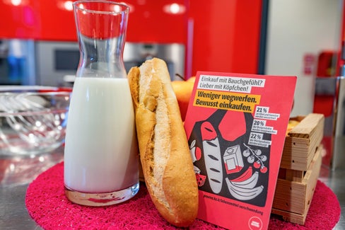 Mit der Kampagne Weniger wegwerfen. Bewusst einkaufen. soll das Bewusstsein für die Lebensmittelverschwendung und wie sie vermieden werden kann geschärft werden. (Foto: LPA/Greta Stuefer) 