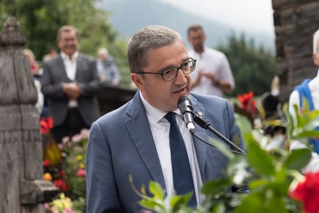 Der Trentiner Landeshauptmann Maurizio Fugatti: „Die Euregio Days 2025 bieten erneut die Gelegenheit, sich über wichtige Zukunftsthemen auszutauschen, miteinander ins Gespräch zu kommen und gemeinsame Grundsätze für die Bewältigung bevorstehender Herausforderungen zu finden.“ (Foto: Land Tirol/Sedlak)