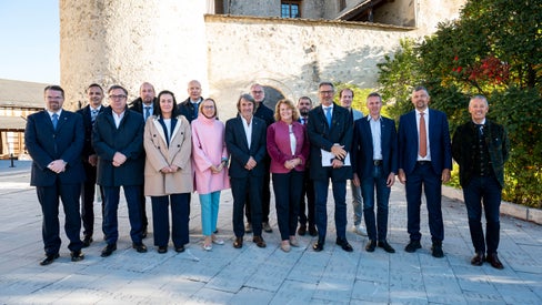 Nuova seduta nei comprensori per la Giunta provinciale. Dopo la seduta congiunta con i rappresentanti dei Comuni ladini il 13 ottobre a San Martino in Badia, l'esecutivo si incontrerà martedì 20 ottobre a Castel Tirolo con i membri dei Comuni del Burgraviato. (Foto: USP/Fabio Brucculeri)