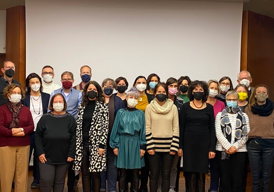 17 Lehrpersonen und eine Sozialpädagogin haben Ende November eine mehrjährige Ausbildung für Systemische Beratung abgeschlossen. (Foto: LPA/Bildungsdirektion)