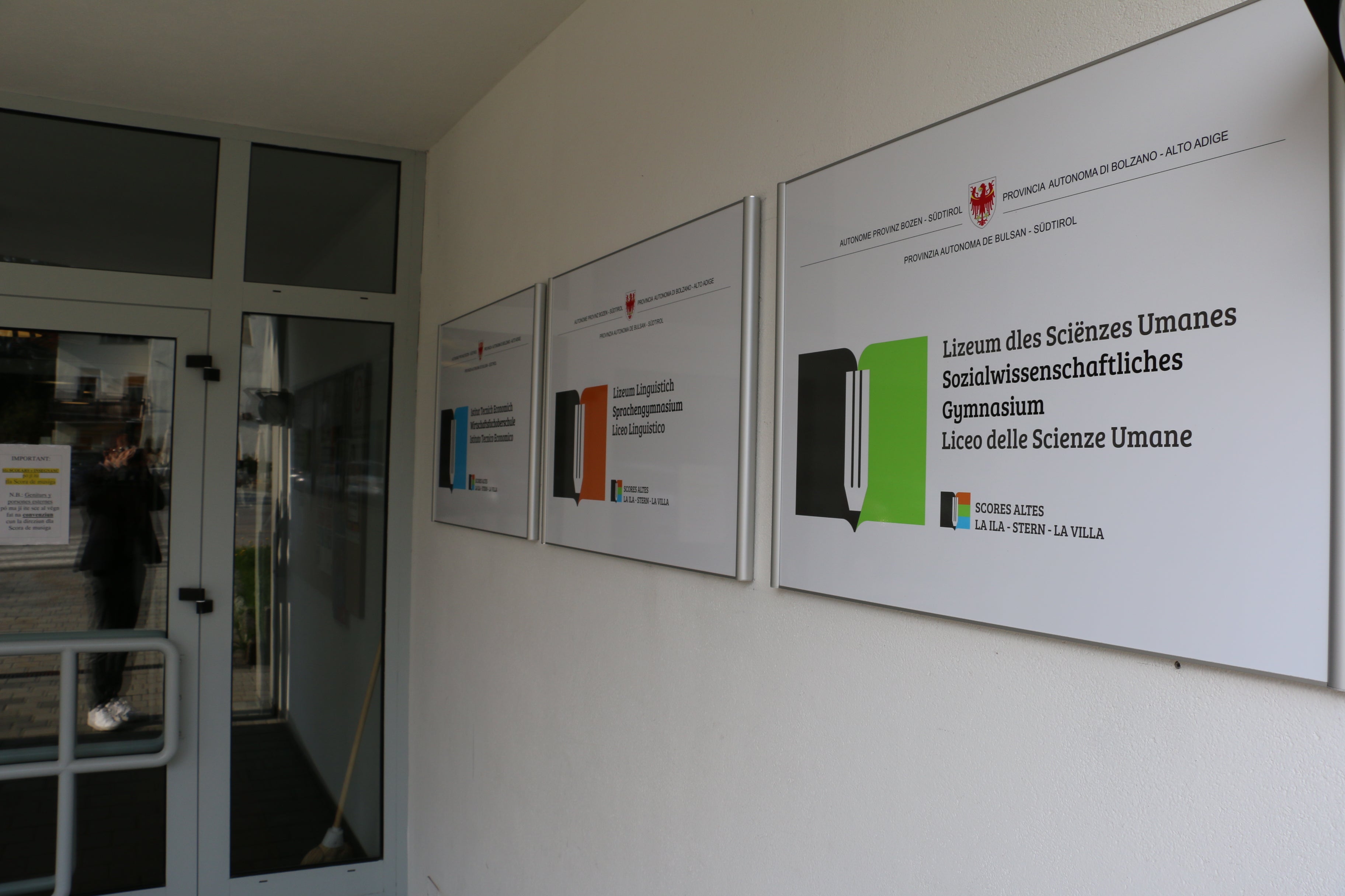 Les proes Invalsi é gnüdes fates da 224 scolares y scolars dles  cuintes classes dles scores elementares, da 232 dles terzes classes dles scores mesanes y da 90 dles cuintes classes dles scores altes. Indöt á tut pert ales proes 546 scolares y scolars. (Foto: USP)