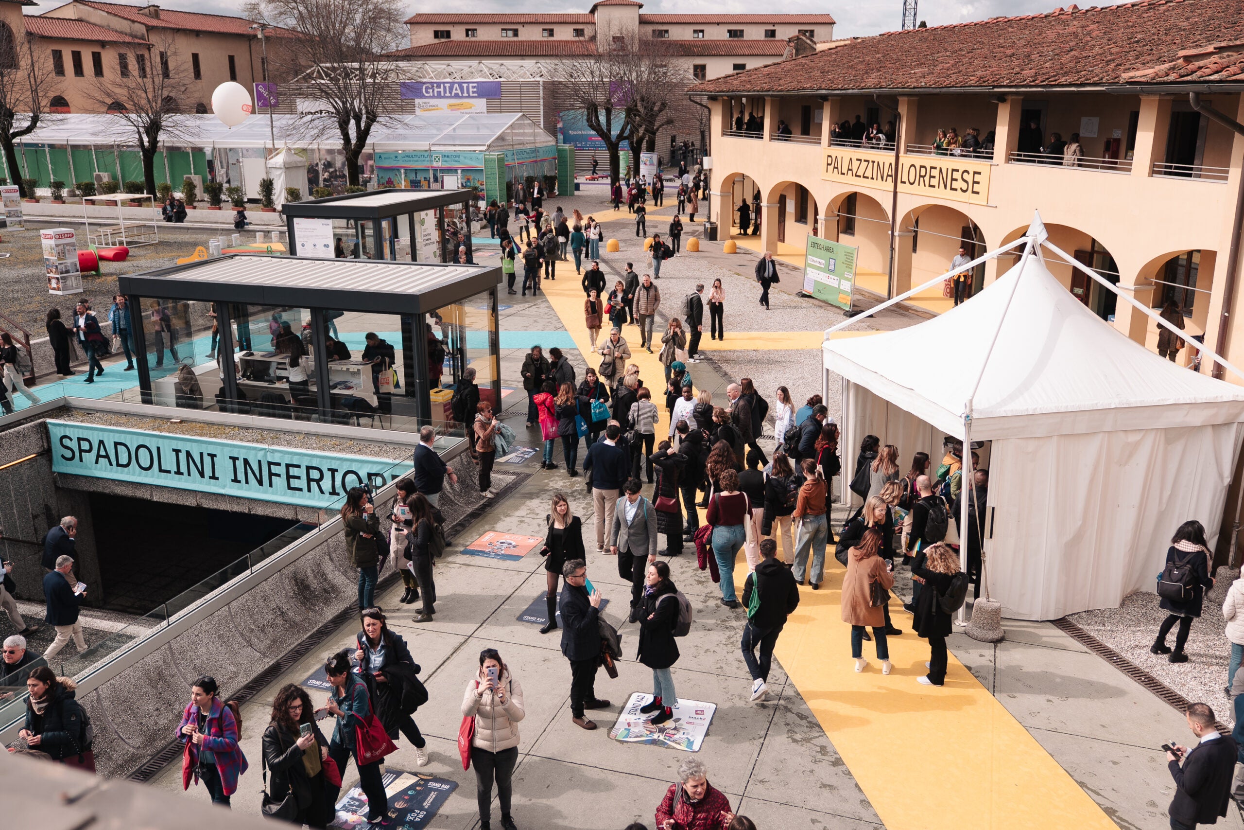 Die Bildungsmesse Didacta ist ein wichtiger Treffpunkt für alle, die sich in der Schulwelt bewegen, und liefert Inputs für Fortbildung, Vernetzung und Weiterentwicklung. Im Herbst findet ein regionales Spin-Off in Riva del Garda statt. (Foto: LPA/Bildungsmesse Didacta)