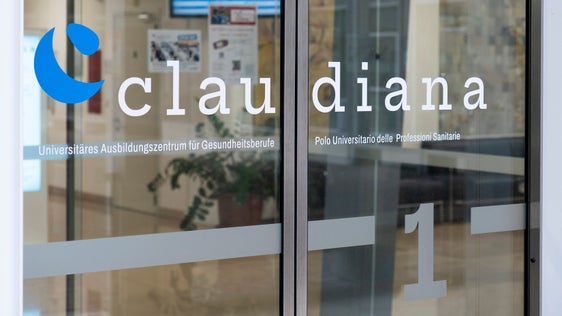 Mit dem 15. Jänner beginnt das Aufnahmeverfahren für die Zulassung zum englischsprachigen Medizinstudium Medicine and Surgery an der Claudiana in Bozen. (Foto: LPA)