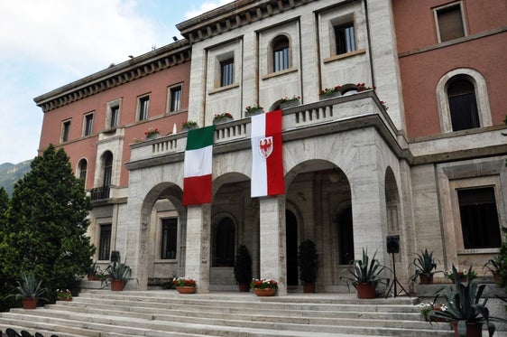 Il Commissariato del Governo a Bolzano, teatro dell'odierno vertice sulla sicurezza. Focus sul piano "Strade Sicure" in Alto Adige. 