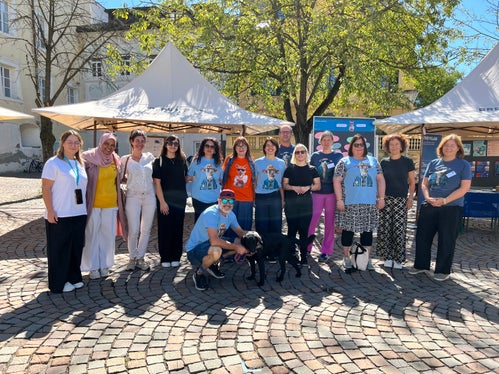 Ein Team der beiden für Sprachen zuständigen Landesämter hat gemeinsam mit mehren Sprachenorganisationen die diesjährige Ausgabe von Sprachen am Platz in Brixen organisiert. (Foto: Amt für Weiterbildung und Sprachen/Biljana Stefanoska)