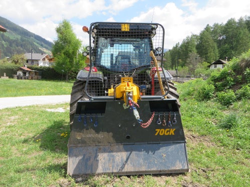 I proprietari boschivi ricevono un sostegno per l'acquisto di verricelli per trattore e gru per legname (Foto: USP/Ufficio provinciale Economia montana, Ripartizione provinciale Servizio forestale)