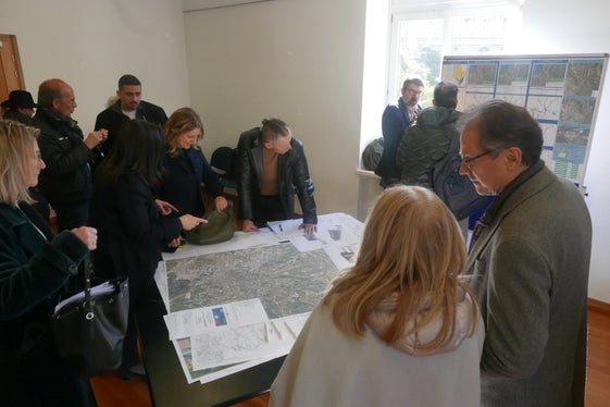 Pläne, Daten und Prognosen zur Mobilität in Meran und Umgebung - darüber konnten sich Interessierte beim Infoday in Meran, Schenna und Dorf Tirol kundig machen. (Foto: LPA/Ingo Dejaco)