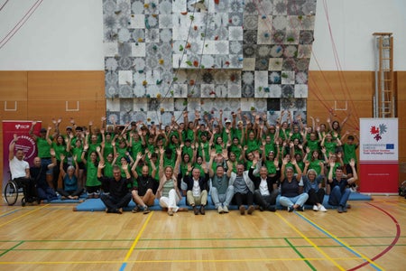 Dal 12 al 19 luglio, 60 ragazze e ragazzi provenienti dal Tirolo, dall'Alto Adige e dal Trentino partecipano alla settimana sportiva dell'Euregio a Malles. (Foto: Euregio)
