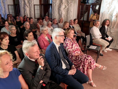 La Sala dei Cavalieri di Castel Trostburg, a Ponte Gardena, era gremita per la rappresentazione della novella di Stefan Zweig 24 ore della vita di una donna accompagnata dalle note di un violino. (Foto: ASP/Tiberio Sorvillo)