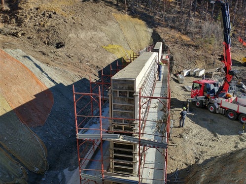 Im Rückhaltebecken im Tartscherbach wird eine Stahlbetonsperre mit einer Höhe von fünf Metern an der Abflusssektion und maximal 6,5 Metern bei den Sperrenflügeln errichtet.(Foto: LPA/Landesamt für Wildbach- und Lawinenverbauung West)