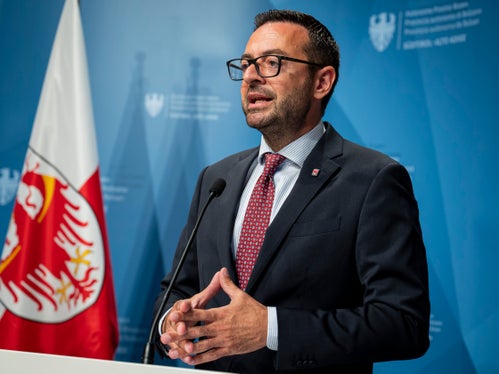 Es handelt sich um eine industriepolitische Entscheidung, die auf Langfristigkeit und die Wettbewerbsfähigkeit unseres Landes ausgerichtet ist, hielt Wirtschaftslandesrat Marco Galateo fest. (Foto: LPA/Fabio Brucculeri)