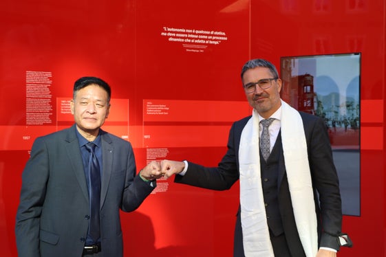 Il presidente della Provincia, Arno Kompatscher, con il presidente del governo tibetano in esilio, Penpa Tsering (Foto: ASP)