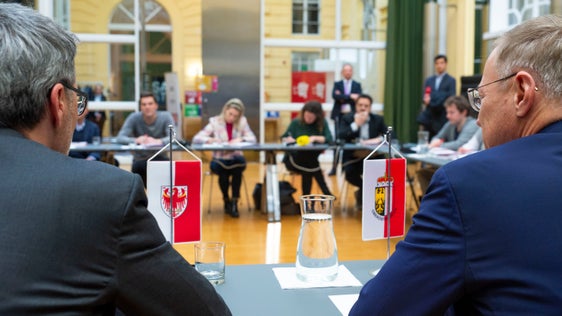 Entrambi i territori desiderano dare forma attiva alla protezione del clima in modo socialmente ed economicamente compatibile, hanno dichiarato i presidenti provinciali in una conversazione con i giornalisti dell'Alta Austria (Foto: ASP/Fabio Brucculeri)  