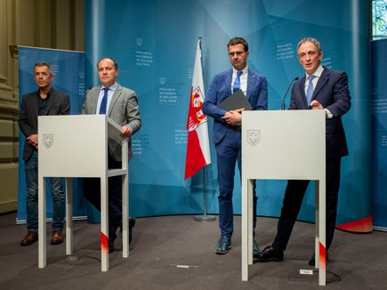 Dal 1° aprile la Provincia si farà carico dei costi per il transito da Nord a Sud del capoluogo negli orari di punta.  Da sin. Georg Pichler, direttore ufficio aria e rumore, il vicepresidente della Provincia, Giuliano Vettorato, Hartmann Reichhalter, presidente Autostrada del Brennero, Diego Cattoni, AD Autostrada del Brennero (Foto: ASP/Fabio Brucculeri)