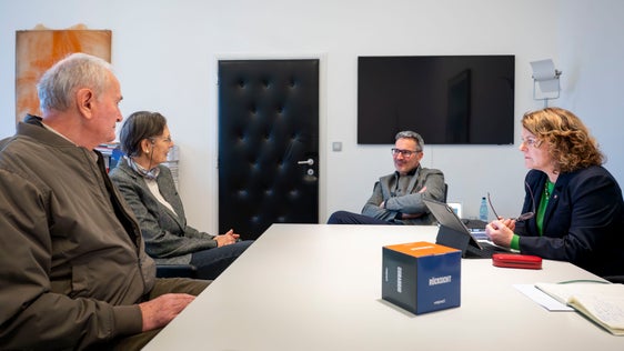 Landeshauptmann Kompatscher und Landesrätin Pamer sicherten den beiden ANMIL-Vertretern ihre Unterstützung zu. (Foto: LPA/Fabio Brucculeri)