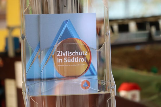 Wissen, was zu tun ist - im Alltag und im Ernstfall: Diese Informationen enthält die neu aufgelegte Zivilschutzbroschüre der Agentur für Bevölkerungsschutz. (Foto: LPA/Maja Clara)