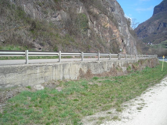 Auf der Brennerstaatsstraße bei Kollmann wird eine neuralgische Stelle durch einen Ausbau und Sicherungsarbeiten entschärft. Die Arbeiten können in den nächsten Wochen anlaufen. (Foto: LPA/Landesabteilung Tiefbau)