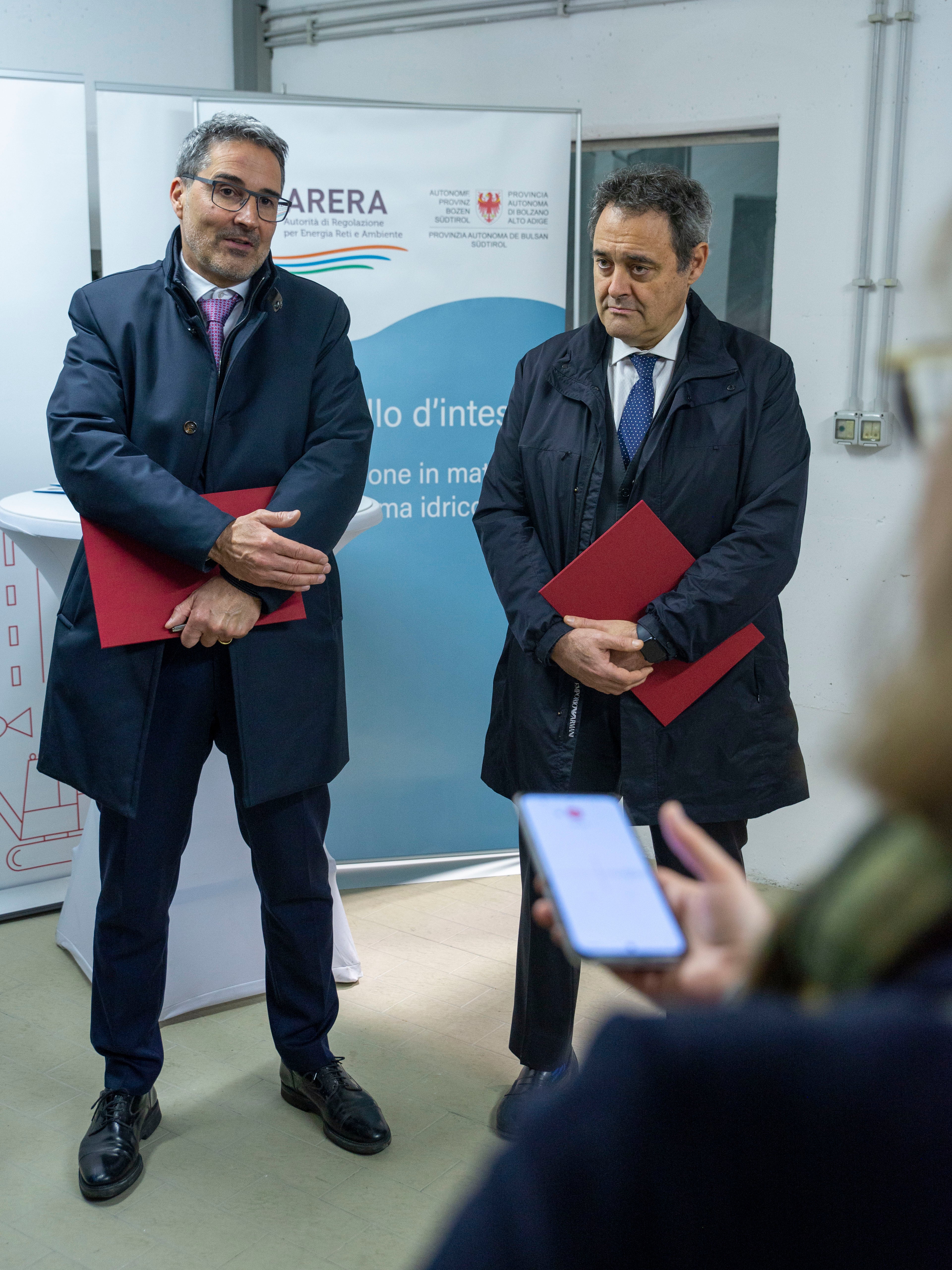 Il presidente della Provincia autonoma di Bolzano Arno Kompatscher: L'augurio è che l’impegno che si assume la Provincia nei confronti dell’Autorità, anche in ausilio di Comuni e realtà minori, inauguri una nuova fase di dialogo aperto e proficuo. (Foto: ASP/Fabio Brucculeri)