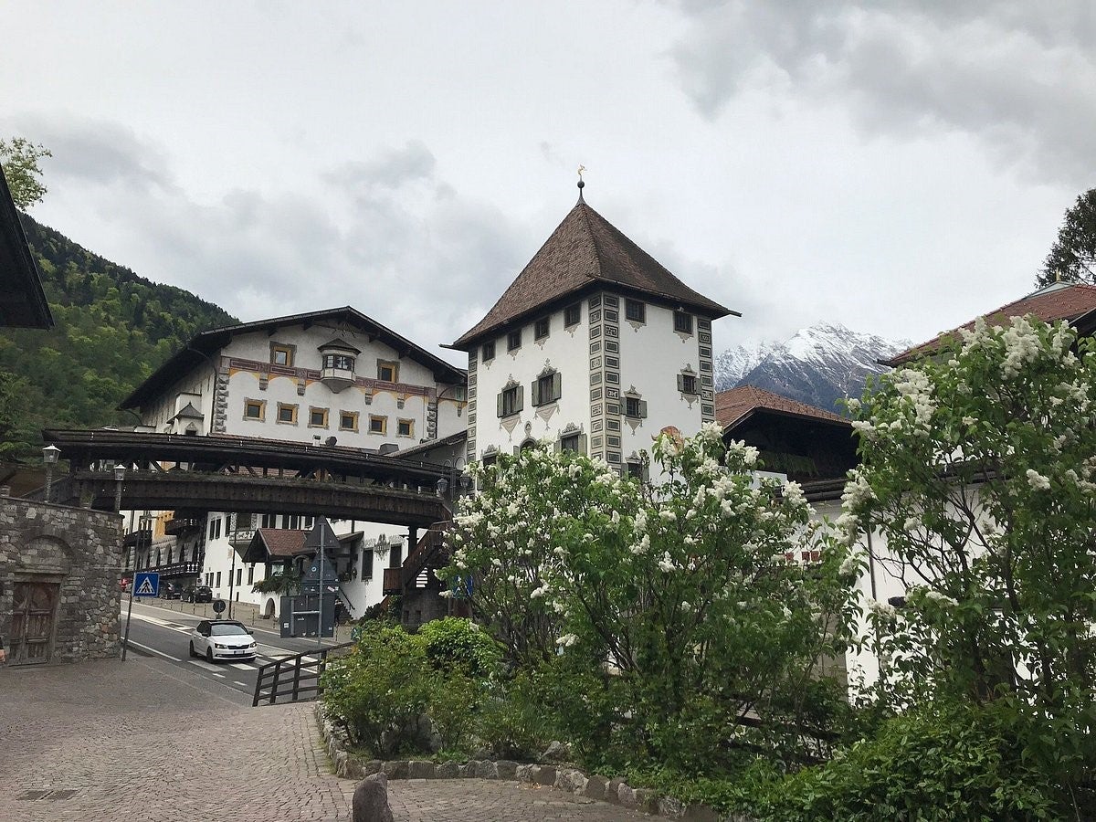 Il nuovo collettore fognario permetterà di convogliare separatamente all’impianto di depurazione di Sinigo il refluo del birrificio Forst a Lagundo (Foto: ASP)