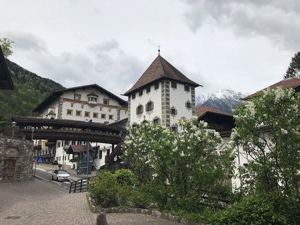 Il nuovo collettore fognario permetterà di convogliare separatamente all’impianto di depurazione di Sinigo il refluo del birrificio Forst a Lagundo (Foto: ASP)