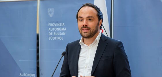 Vom Verwalten gehe man zum Gestalten über, betonte der Landesrat Achammer heute. (Foto: LPA/Fabio Brucculeri)