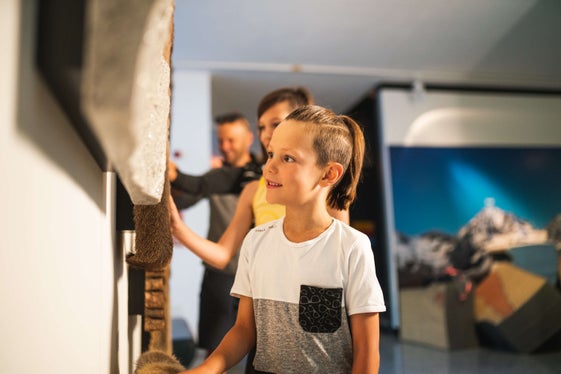 Ein Großteil der Nationalparkhäuser - im Bild ein Blick in das Besucherzentrum naturatrafoi - ist in die Jahre gekommen und weist baulichen oder didaktisch-funktionalen Anpassungsbedarf auf. (Foto: IDM Südtirol Alto adige/cinemepic)